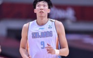 开云体育官网-周琦与新疆两败俱伤 破解僵局还需第三方介入？