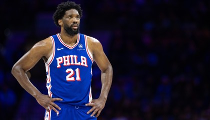 76人官方：恩比德左膝关节镜手术后恢复良好 会为训练营做好准备