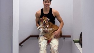 潮男出没！李添荣晒近照：帅小狗和帅小孩