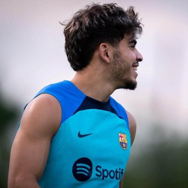 1662073988140019450.jpg abude.jpg